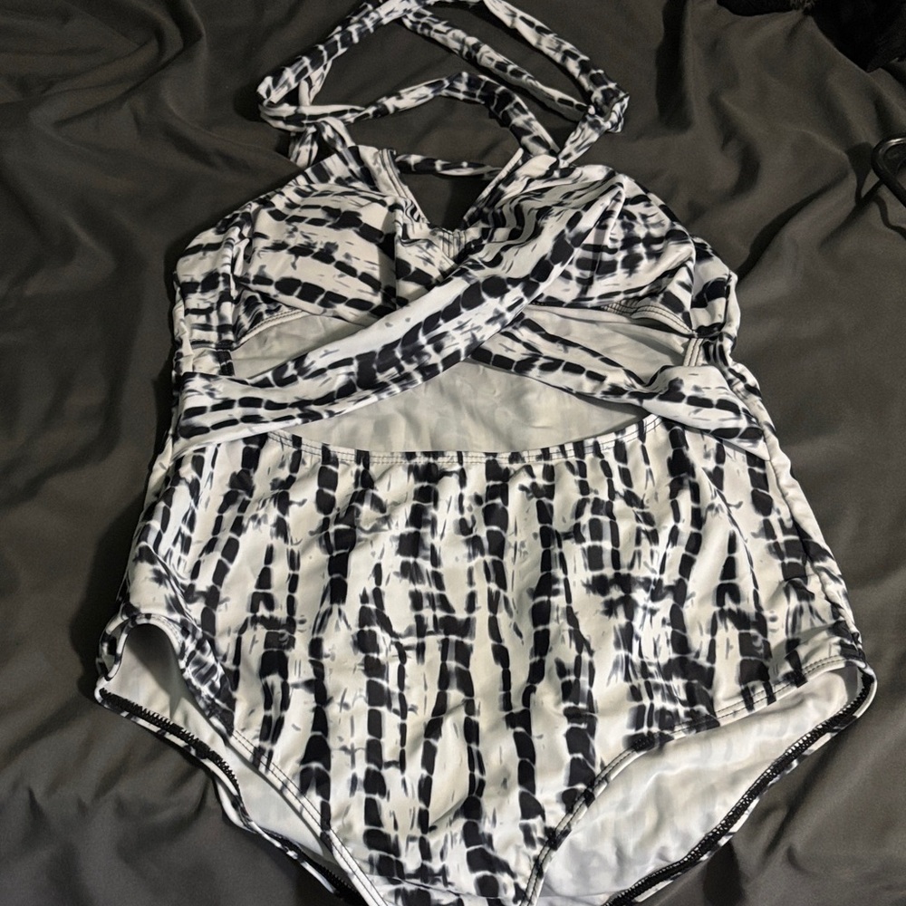SHEIN Black & White Strappy Cutout One-Piece Swimsuit
